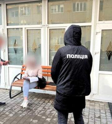 За $10 000 «вирішували питання» ухилення від мобілізації – на Хмельниччині викрито працівницю ТЦК та її спільника – стоматолога