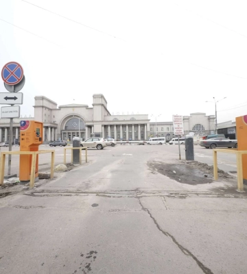 У Дніпрі до кінця березня паркування на площі Вокзальній зроблять безкоштовним, але є нюанс