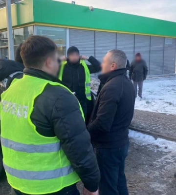 Вимагав 500 тис. грн хабаря за асфальтування дороги: у Києві судитимуть посадовця. Фото і відео