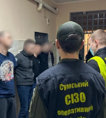 У Сумах ув&#039;язнені із СІЗО організували шахрайську схему та ошукали 22 осіб