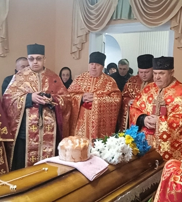 Плаче уся громада: на Тернопільщині поховали захисника Василя Короленка
