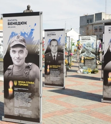 У центрі Рівного встановлять портрети усіх, хто загинув на війні з Росією