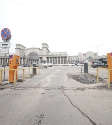 На 5 днів паркування на Вокзальній площі у Дніпрі стане безкоштовним