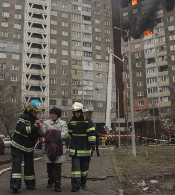 Мер Харкова заявив про удар по житловому мікрорайону Харкова та багатоквартирних будинках: є загиблі та поранені