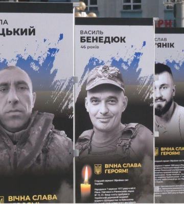 Більше ніяких &quot;опорних&quot; мішків. У Рівному оновлюють вуличну інсталяцію «Ціна Незалежності» (ВІДЕО)