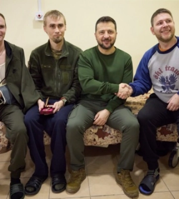 Зеленський відвідав госпіталь у Сумах, де нагородив поранених захисників