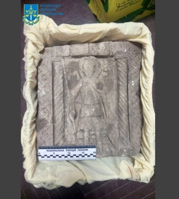 У Києві представили унікальну плиту доби Київської Русі, врятовану від нелегального продажу
