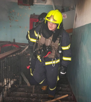 Рятувальники загасили пожежу ,що виникла в результаті ракетного удару