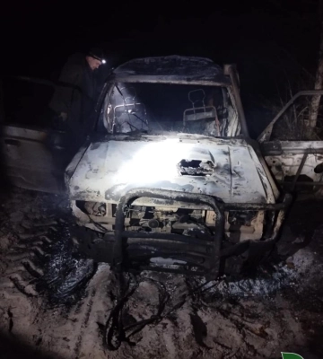 Замітали сліди. На Рівненщині незаконні лісоруби спалили власне авто, щоб знищити сліди злочину