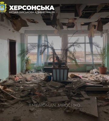 Россияне разбили корпус университета и жилой квартал в Херсоне