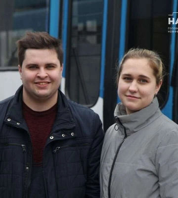 "Манюня" та "Електронний красень": історія кохання двох водіїв тролейбусів у Дніпрі