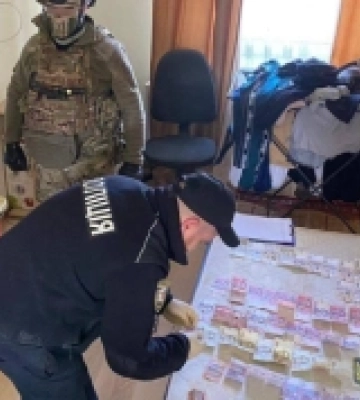 Поліція Ужгородщини затримала групу наркоторговців: у зловмисників вилучили партію «товару» та боєприпаси
