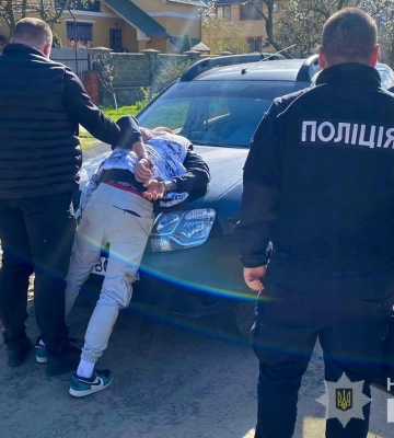 Групу наркоторговців затримали на Ужгородщині: вилучили наркотики та боєприпаси