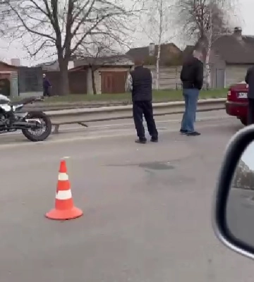 У Рівному біля &quot;Екватора&quot; - ДТП із мотоциклістом (ВІДЕО)