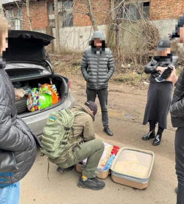 Рецидивістка ввозила в Україну прекурсори під виглядом прального порошку, – СБУ