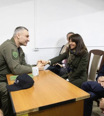 Кличко встретился с мэром Парижа и вручил отличие &quot;При содействии обороне Киева&quot;