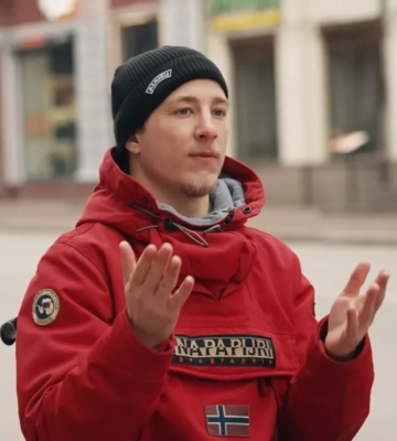 Перші успіхи. Ведучий тревел-шоу «Відвал ніг, або All інклюзив» розповів, як перші випуски почали змінювати українські міста
