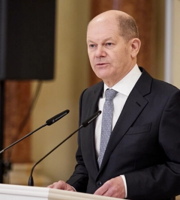 Низка країн обговорює можливу мирну домовленість з РФ, – Шольц