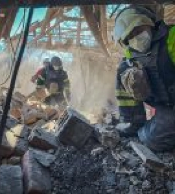 &quot;Всі люди були на вулиці, чекали гуманітарний вантаж&quot;. Російські військові обстріляли Дробишеве на Донеччині