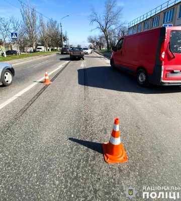 Скоїв наїзд на жінку-пішохода - слідчі поліції встановлюють свідків автопригоди на проспекті Богоявленському
