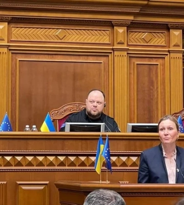 До Києва прибула мер Парижа