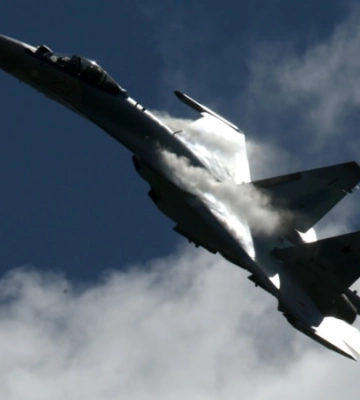 Поблизу Севастополя впав російський винищувач Су-35 – Развожаєв