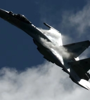 Поблизу Севастополя впав російський винищувач Су-35 (відео)