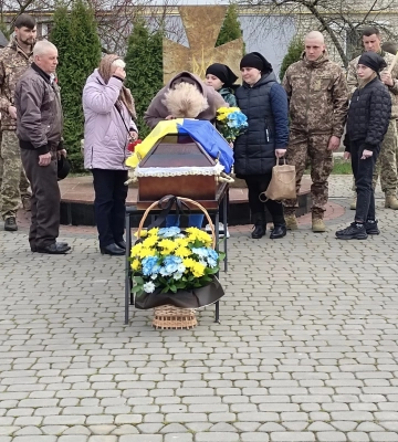 Чотирьох військовослужбовців із Рівненщини провели в останню дорогу