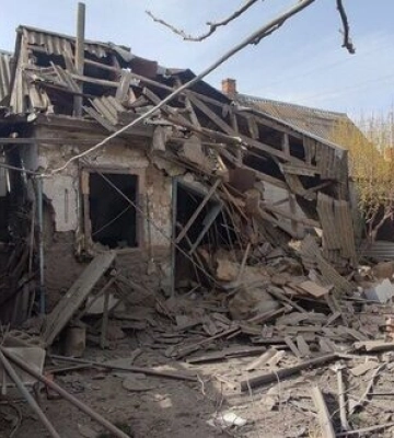 Россияне 10 раз атаковали Никопольщину из дронов и артиллерии: повреждены лицей, частные дома и ЛЭП. ФОТОрепортаж