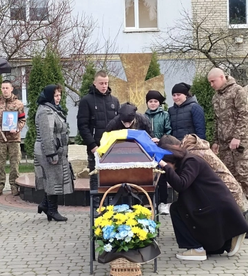 Чотирьох військовослужбовців із Рівненщини провели в останню дорогу