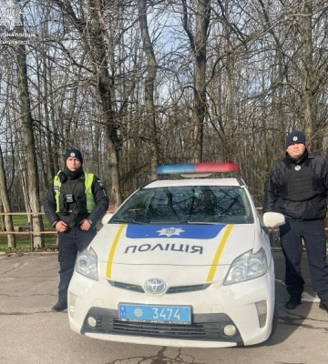 В Одесі патрульні допомогли супроводити в лікарню хвору дитину
