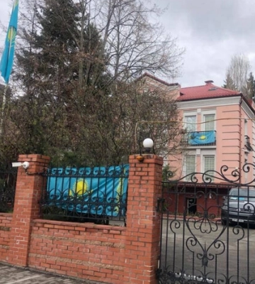 Посольство Казахстану закликало своїх громадян залишити Україну