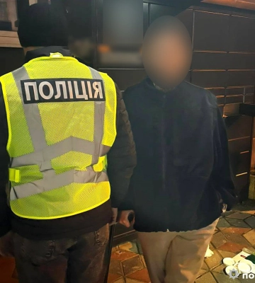 Шантажем примушував до проституції: луцькі поліцейські затримали сутенера з Рівного