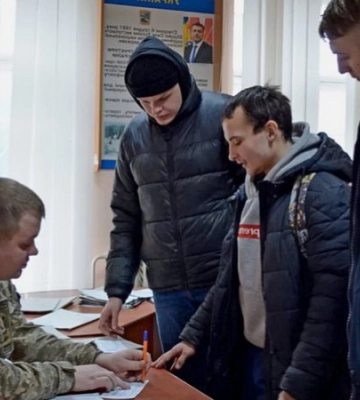 Правоохоронці підозрюють військовослужбовця одного з відділів Київського ТЦК та СП у хабарництві