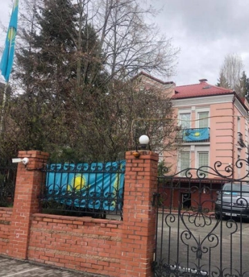 Казахстан закликає своїх громадян залишити Харківщину та Одещину