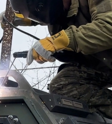 Волинські прикордонники захищають бронеавтомобілі від FPV-дронів: як саме