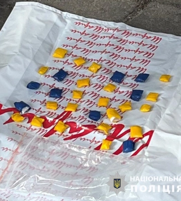 Виявили 30 пакетиків з наркотиками: черкасцю оголосили про підозру