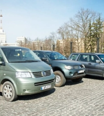 На Харківщині військовим передали 18 автомобілів