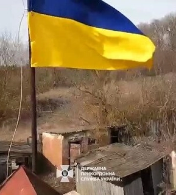 Над населеними пунктами Шабельне, Піщане та Дегтярне підняли прапори України. ВIДЕО