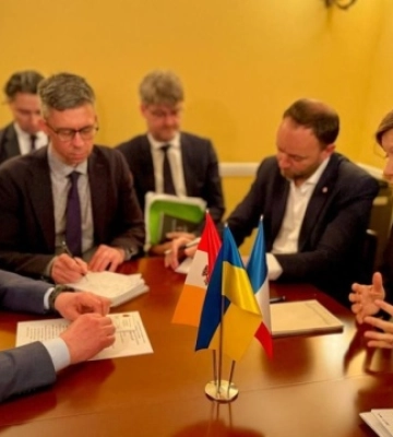Голова Національних зборів Франції в Одесі ознайомилась з роботою «зернового коридору»