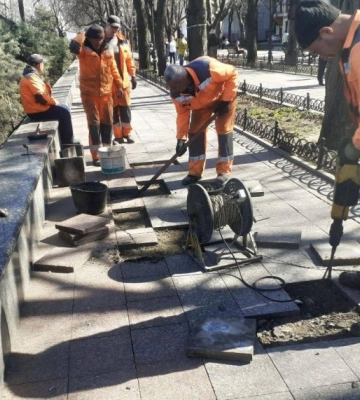 В Одесі ремонтують дороги і тротуари