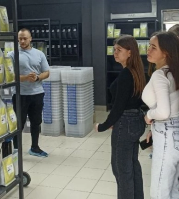 Предатель с ароматом кофе - рашисты расплатились со скурвившимся бизнесменом мастер-классами по школам 