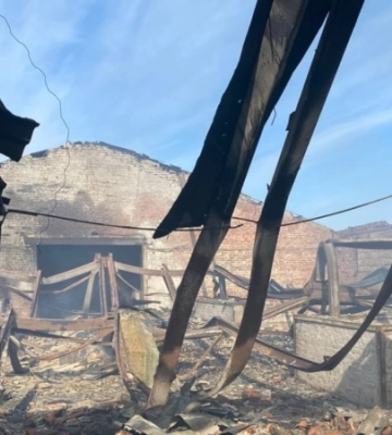 На Львівщині після нічної атаки РФ зруйновано адмінбудівлю: є загиблий, під завалами можуть бути люди
