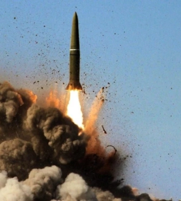 Російська армія атакувала ракетою один з населених пунктів Херсонщини. Поранені двоє місцевих жителів