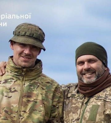 Називає сином: історія знайомства військових у бригаді ТрО з Дніпропетровщини