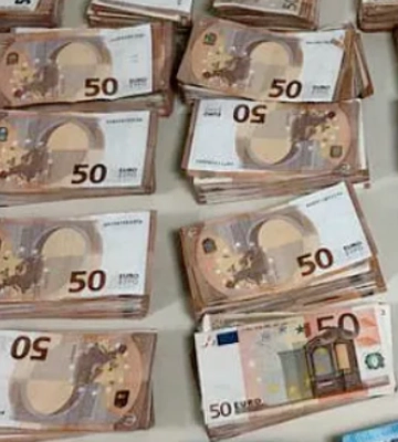 На кордоні Сербії затримали українця з великою сумою прихованої готівки
