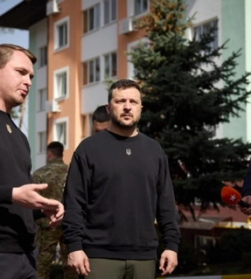 Президент оглянув відновлені будинки в Ірпені та реабілітаційний центр у Бородянці