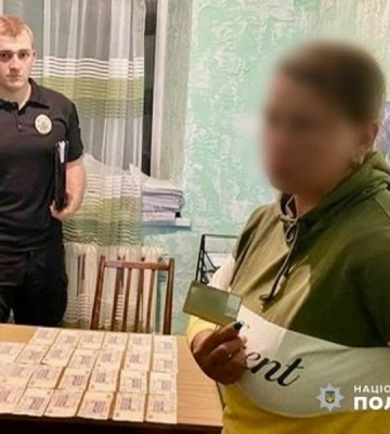 На Одещині жінка викрала гроші з чужої банківської картки