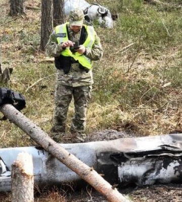 Уламки ворожих ракет Х-55&quot; та &quot;Іскандер&quot;, збитих на Рівненщині. ФОТОрепортаж