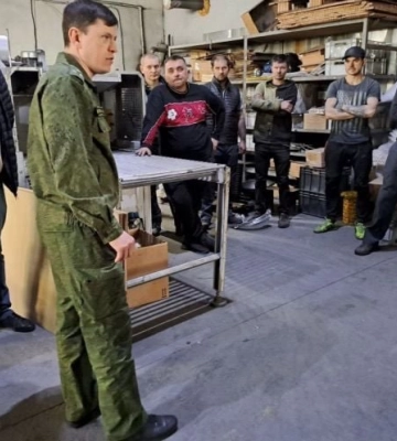 В Мелитополе сотрудник следкома из Брянска устроил тур по предприятиям: пугает работников терроризмом 
